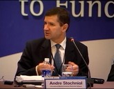 Andre Stochniol at plenary session
